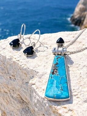 SET! Turquoise, Onyx Necklace & Earrings